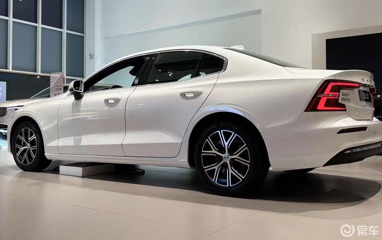 都是豪华B级车，沃尔沃S60和奥迪A4L，谁更懂年轻人？