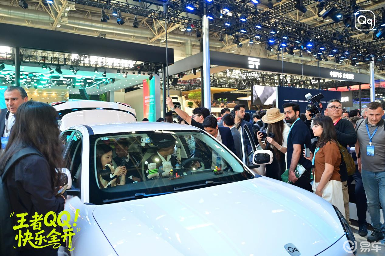 全新QQ3北京车展亮相：一个『不太像车展』的展台