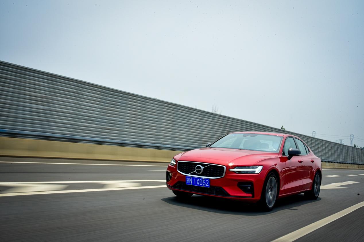 t5以及recharge t8四种动力可供消费者选择,以t4车型为例,沃尔沃s60为