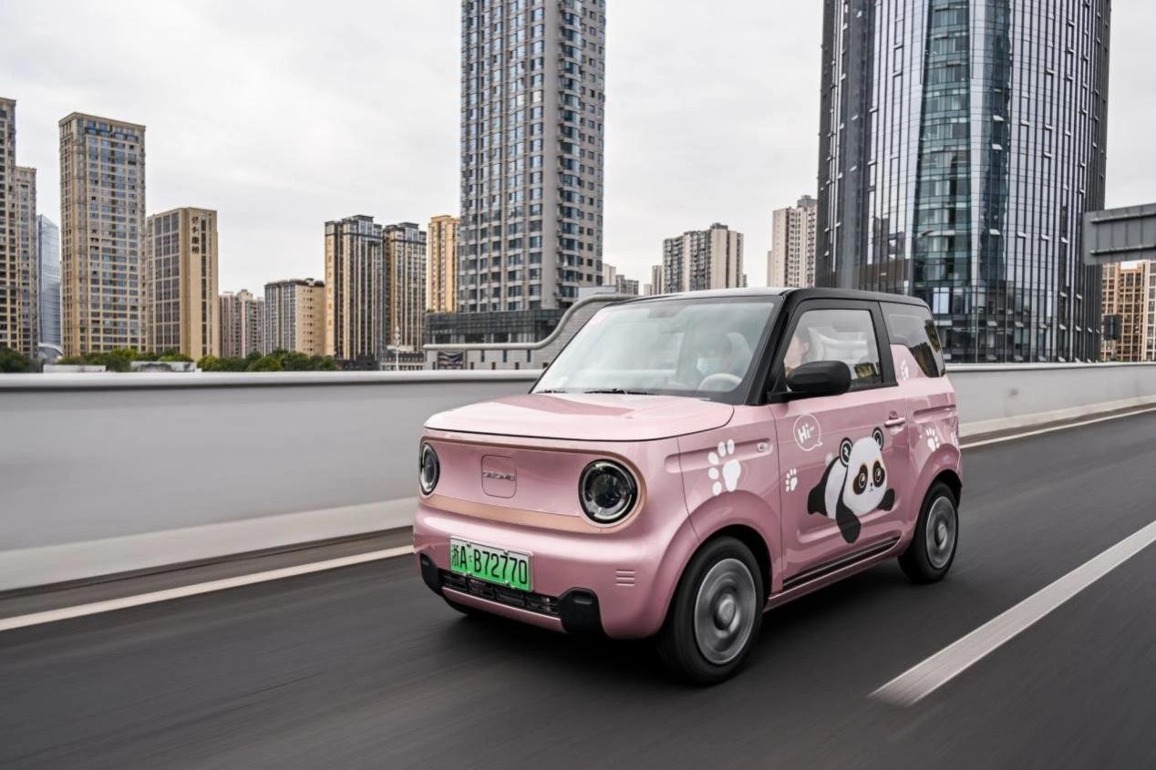 宏光miniev第三代马卡龙的外观采用圆润且精致的设计风格宏光m_易车