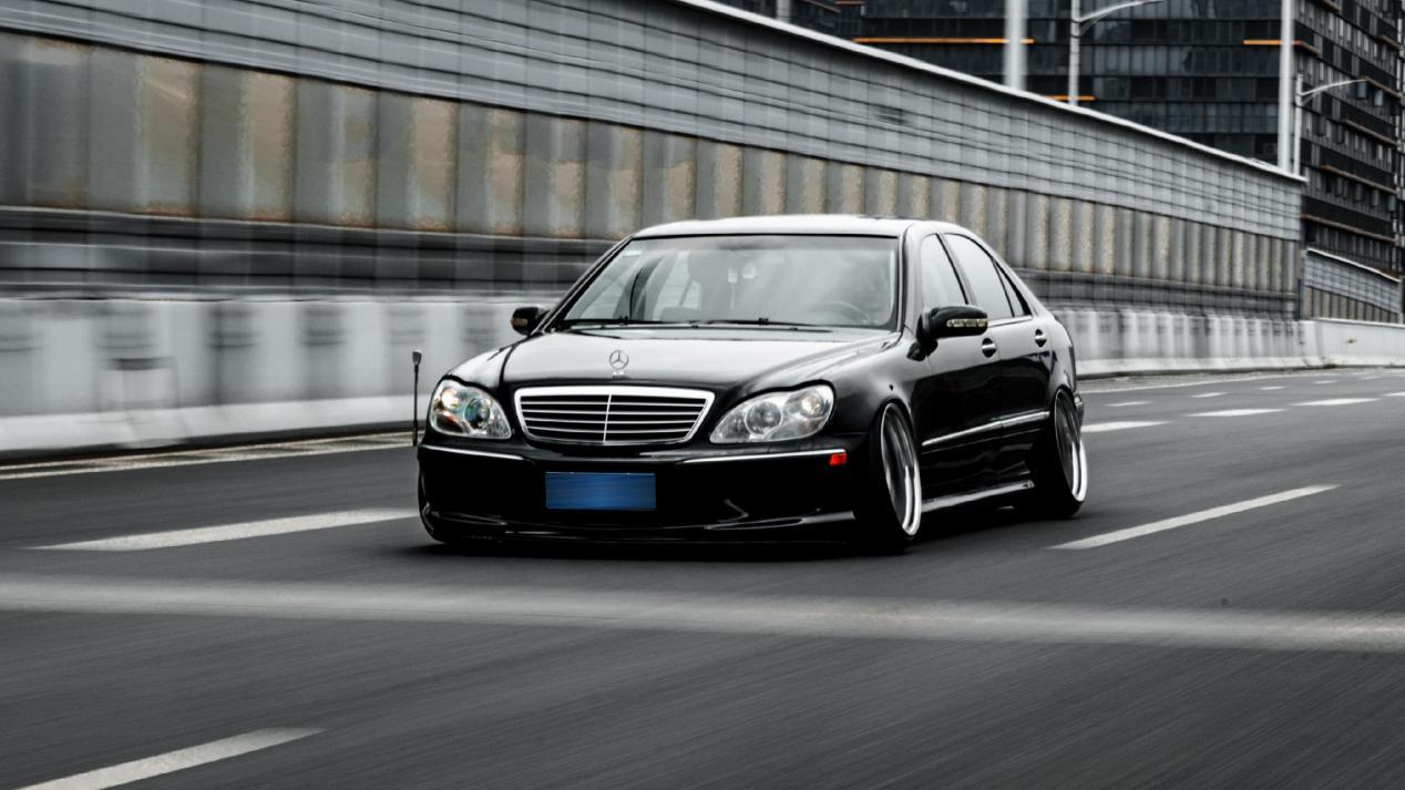 “蝴蝶奔”的优雅蜕变!奔驰S级邂逅JDM VIP改装美学