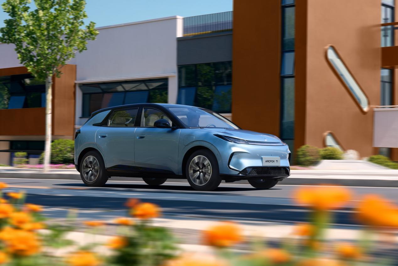 联合引擎|小车身大格局!极狐T1预售6.88万元起!