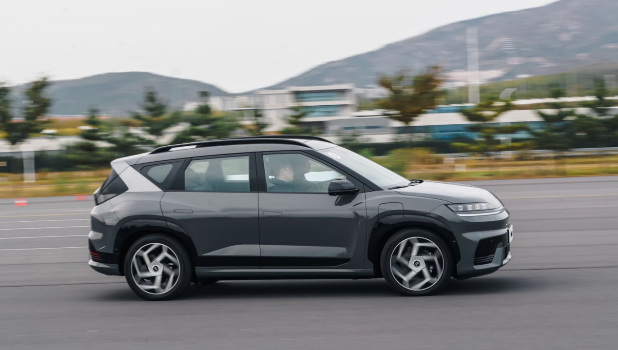 于研发腹地鉴未来序章烟台试驾北京现代E0