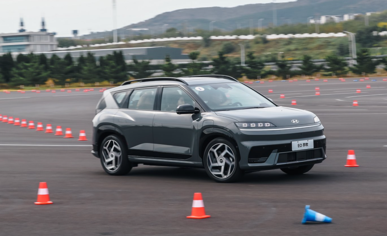 于研发腹地鉴未来序章烟台试驾北京现代E0