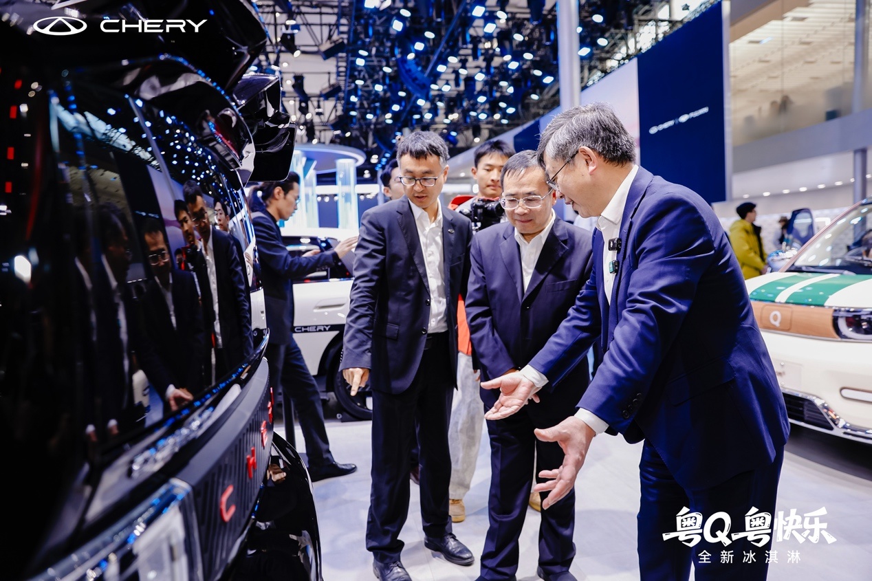 全新QQ3与全新冰淇淋亮相2025广州车展