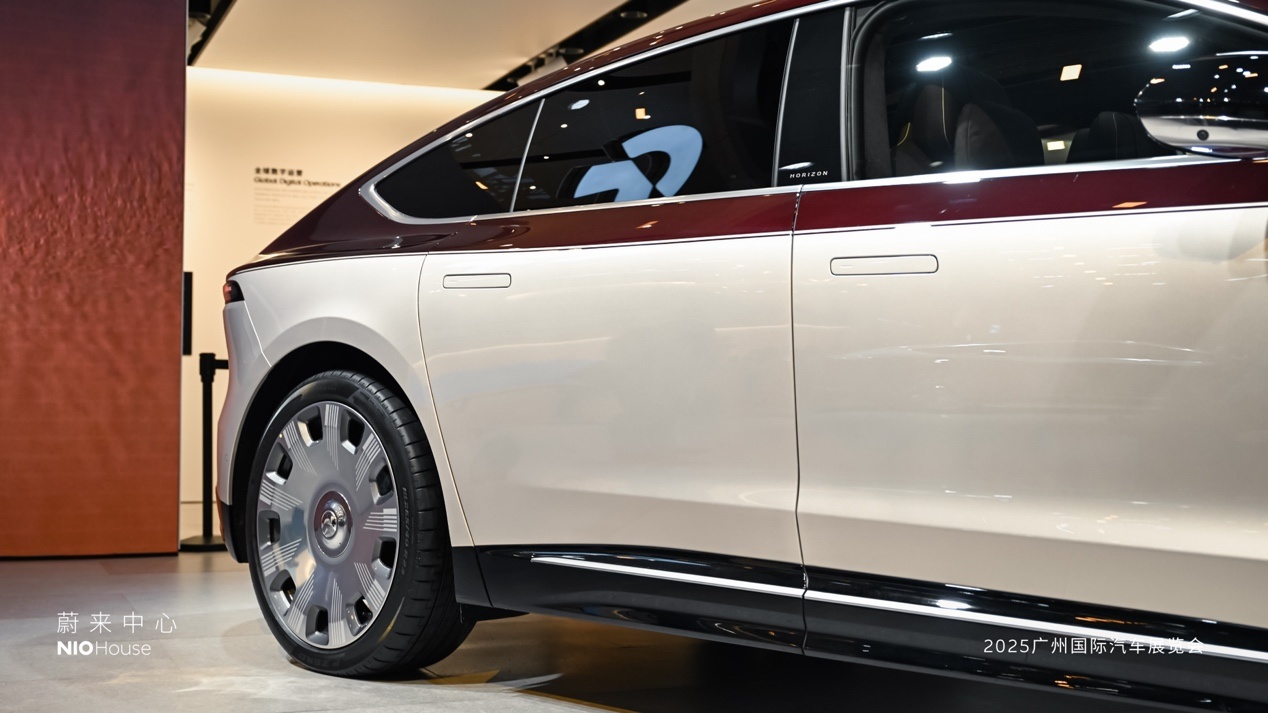 蔚来ET9地平线特别版，推出全新配色亮相2025广州车展