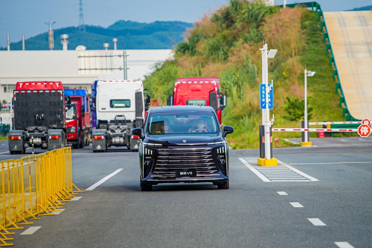 探访东风风行工厂:20万星海V9,交出40万级MPV答卷