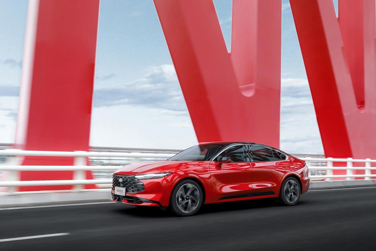 空间大、动力强,蒙迪欧焕新上市,14.98万值得期待吗?