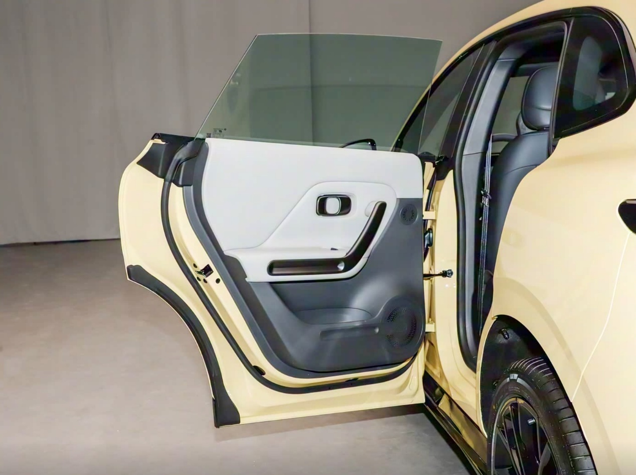 10万级无对手？零跑Lafa5这台电动小钢炮能戳中你吗？