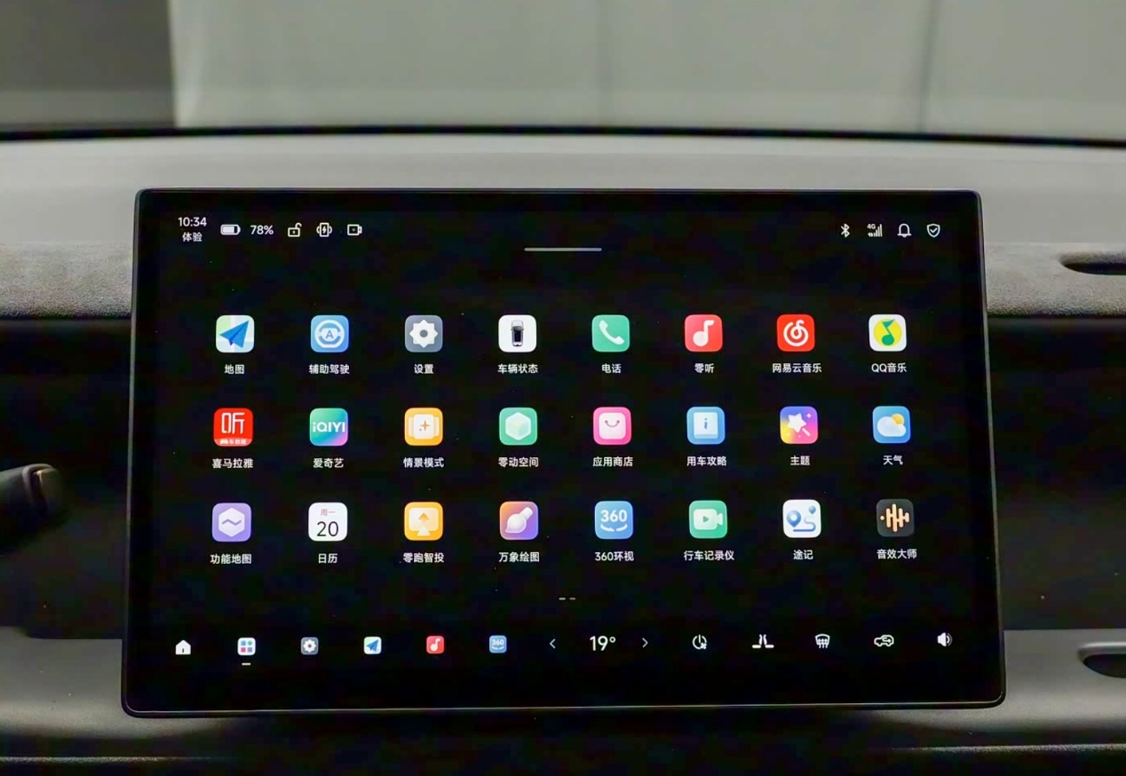 10万级无对手？零跑Lafa5这台电动小钢炮能戳中你吗？