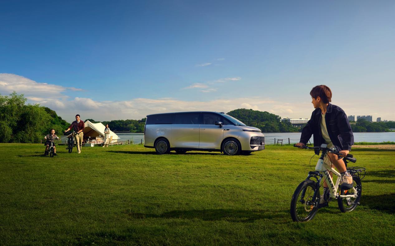 限时26.98万起大家庭出行最优选 吉利银河V900上市