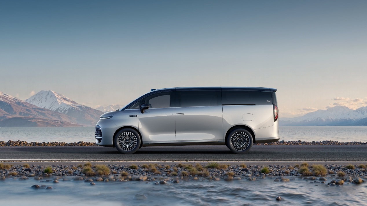 吉利银河V900上市26.98万起,最高可选4排8座