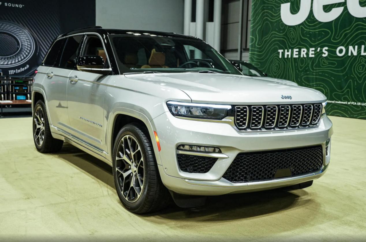 Jeep大切诺基4xe对比经典大切，27.99万的大切