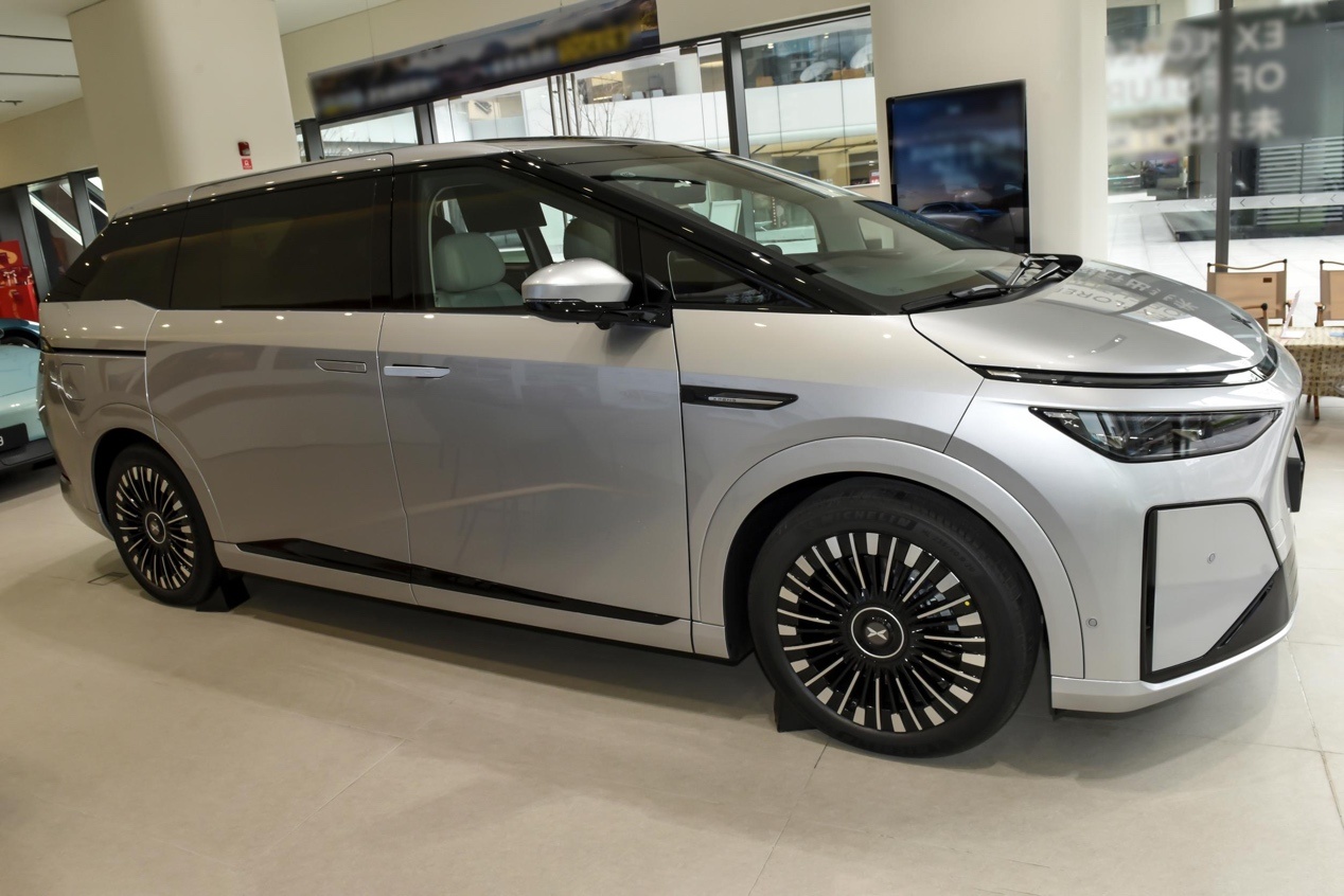 26款小鹏X9纯电版上市30.98万起，第二代VLA落地