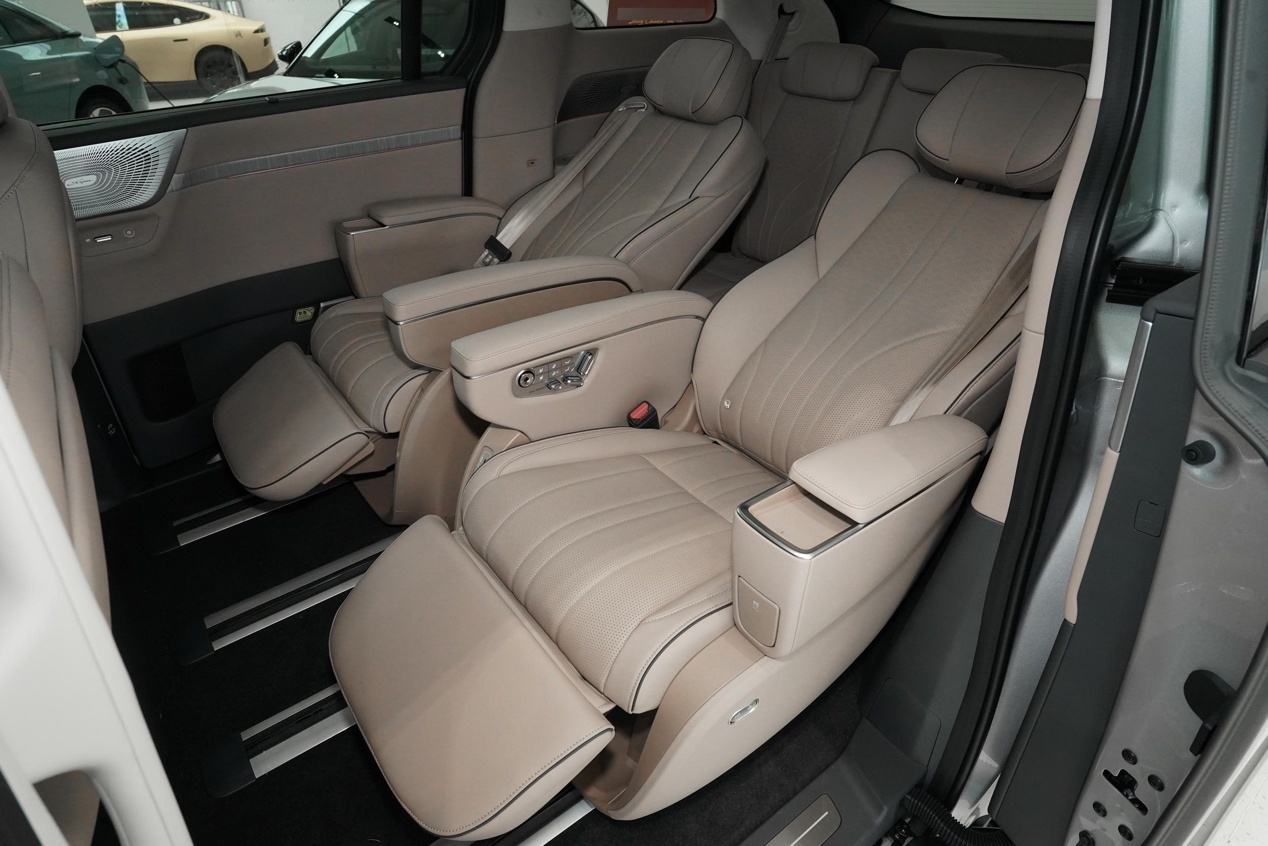 26款小鹏X9纯电版上市30.98万起，第二代VLA落地