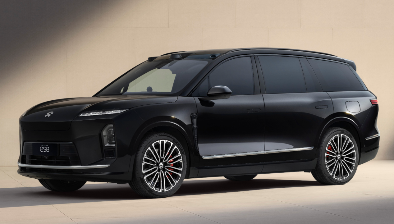 全家出行的终极抉择：问界 M8 与蔚来 ES8 孰优孰劣