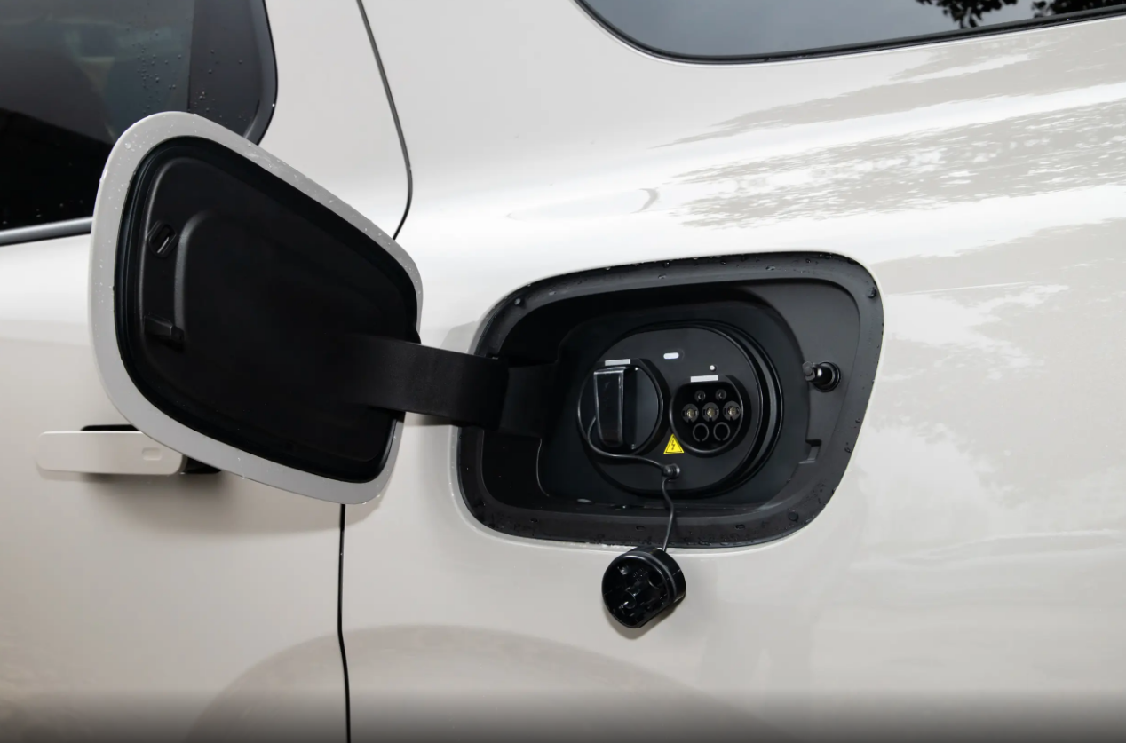 智己LS8定档4月16日上市,配1.5T增程动力