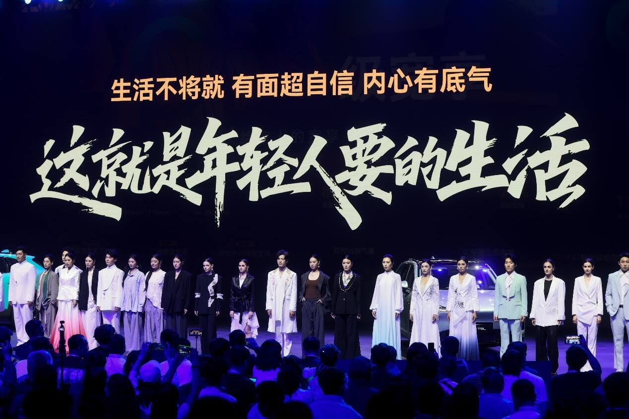 风云T9L卖十几万的家用混动SUV 真“同级无短板”？