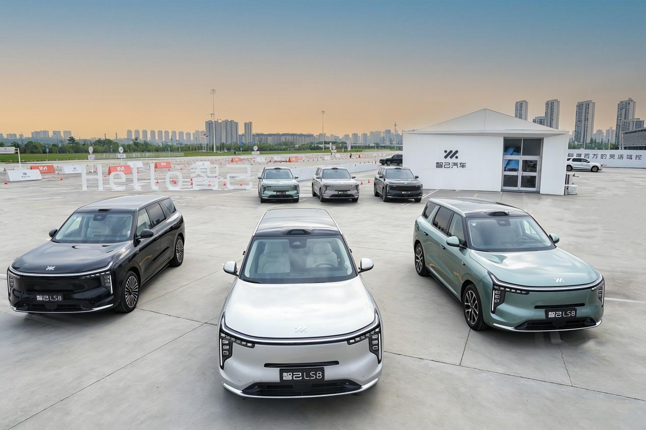深度试驾智己 LS8：百万级驾控，定义旗舰 8 系新高度