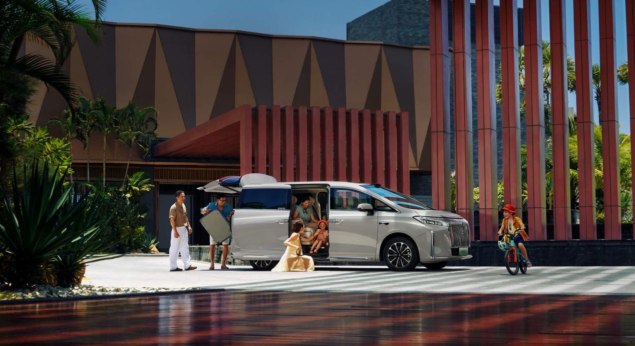 魏牌高山｜上市一周年突破10万台，高端家用MPV标杆坐稳