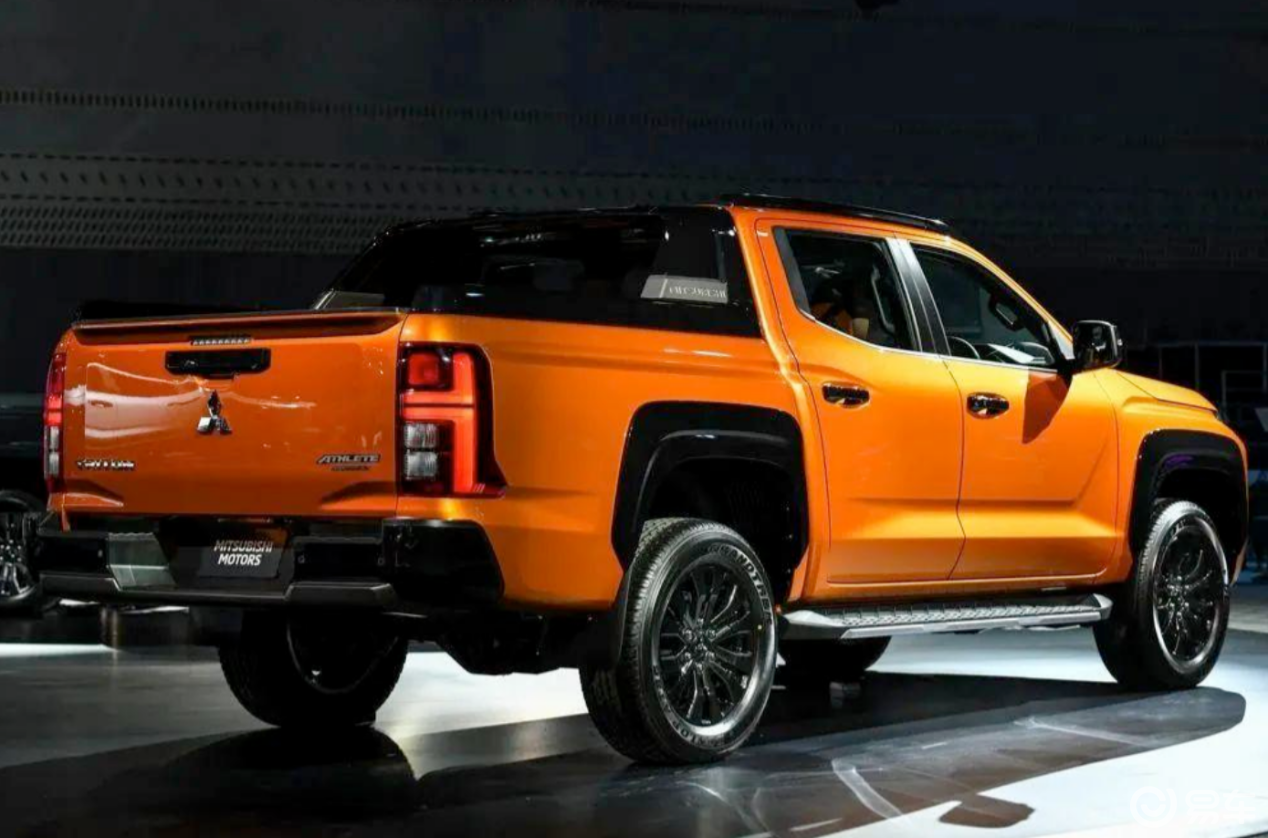 不过,既然是皮卡车型自然更讲究实用性,所以全新三菱l200的后包围加入