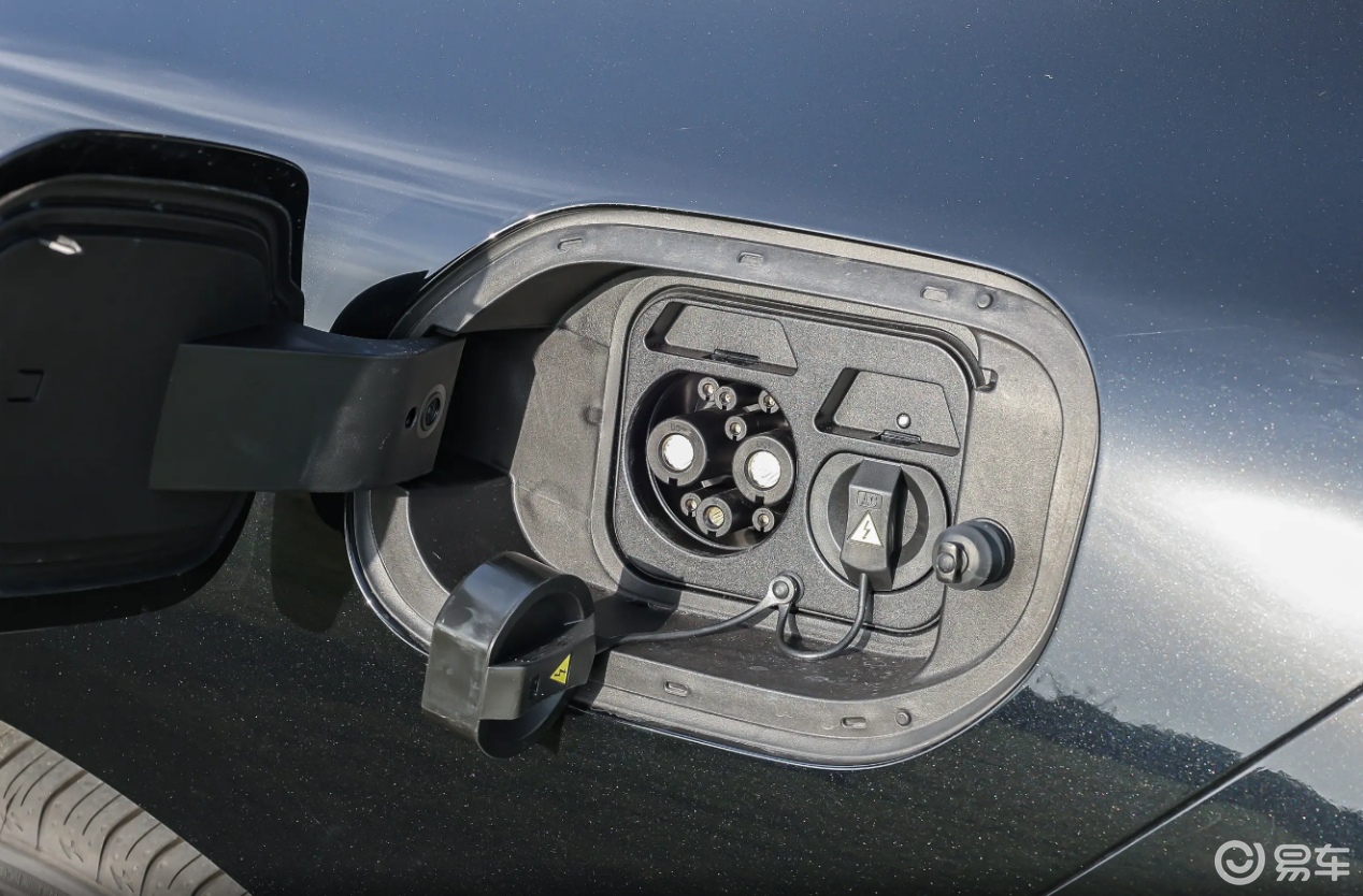 空间、舒适与性能都要,长安启源A06和小鹏M03怎么选?