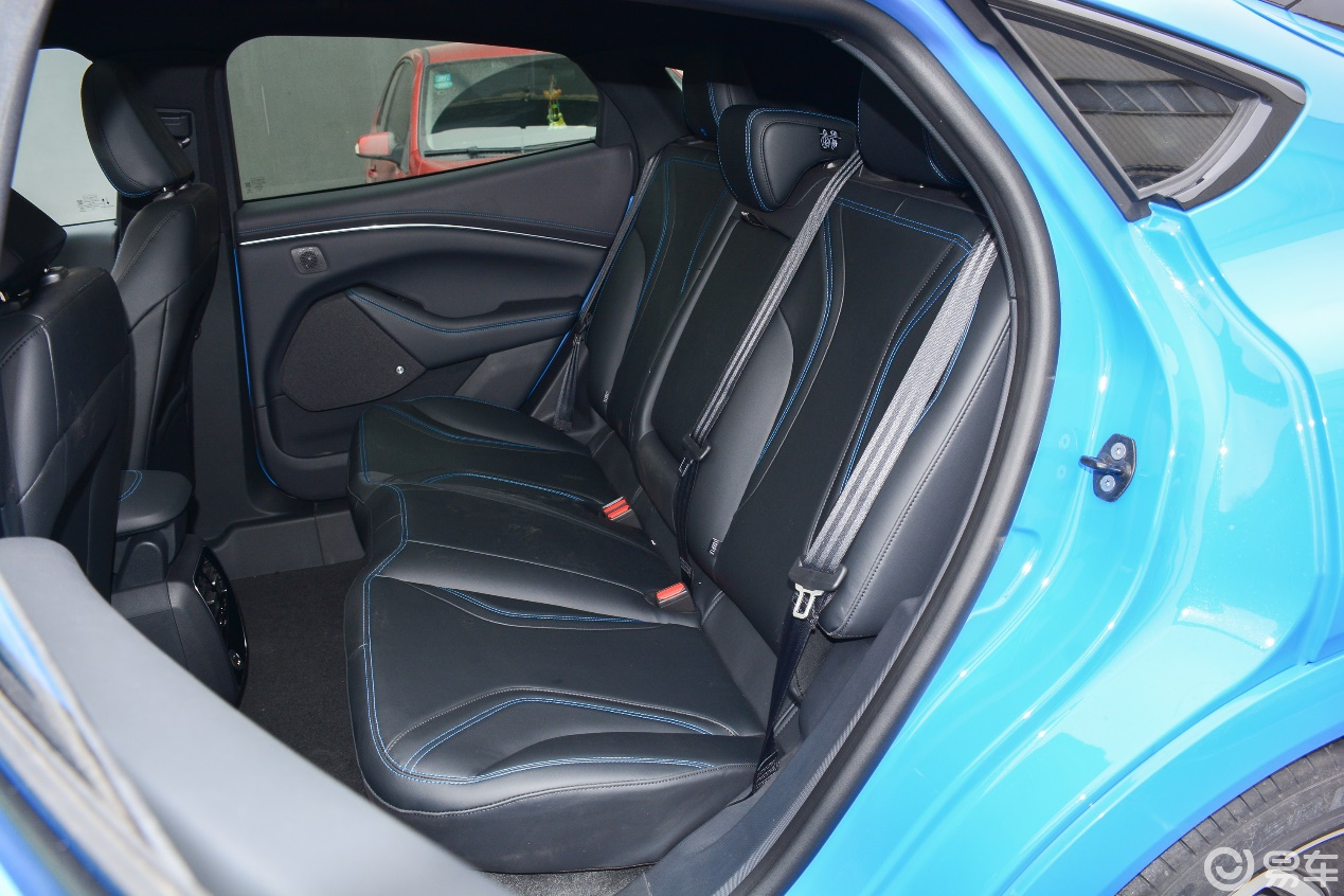 所以福特mustang mach-e的车内空间表现会改变你对美系车空间的看法