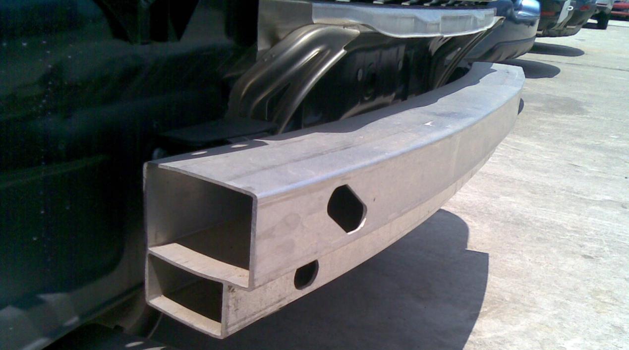 雷克萨斯nx所以许多车企在后防撞梁的设计上存在减配现象