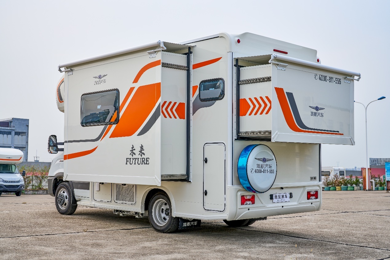 8月18日,旌航房车举行了未来房车系列双拓和无拓两款新车上市发布会.