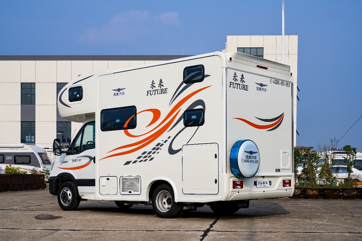 双拓8月18日,旌航房车举行了未来房车系列双拓和无拓两款新车上市发布
