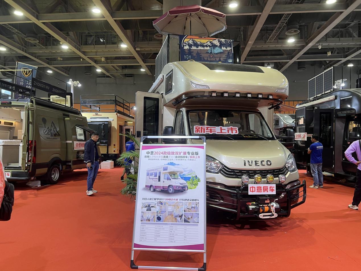 霍夫勒房车推出勇者-天穹,售价118万,是一款以进口依维柯new daily为