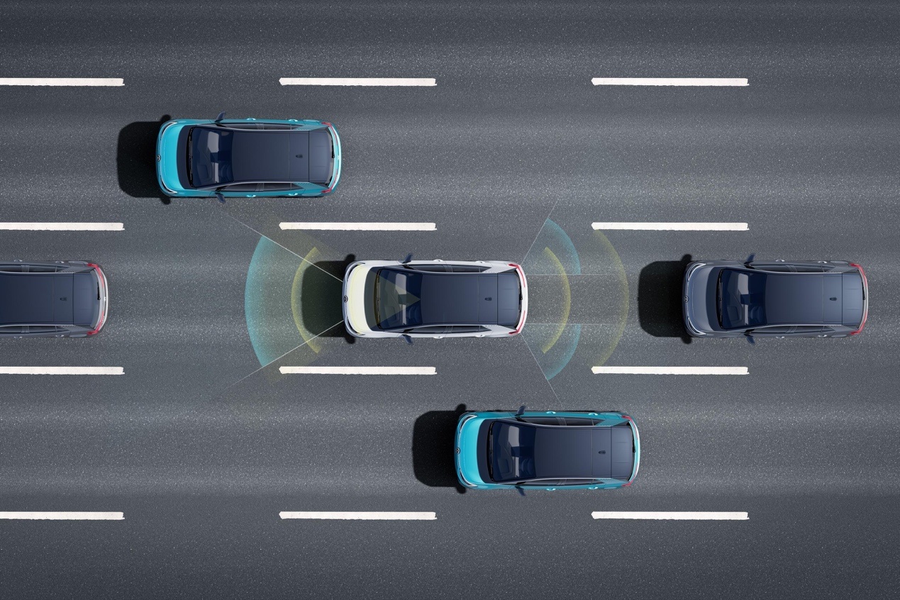 汽车在路上行驶

中度可信度描述已自动生成