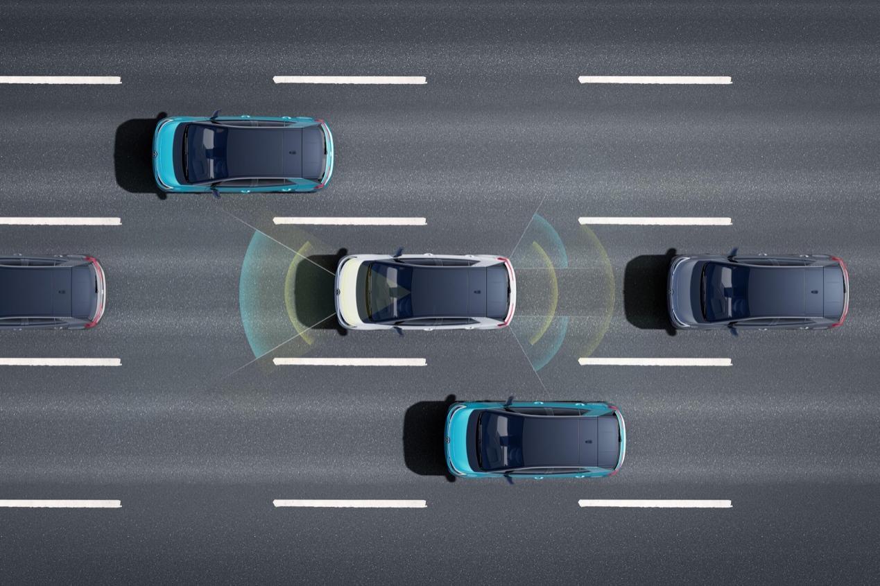 汽车在路上行驶

中度可信度描述已自动生成