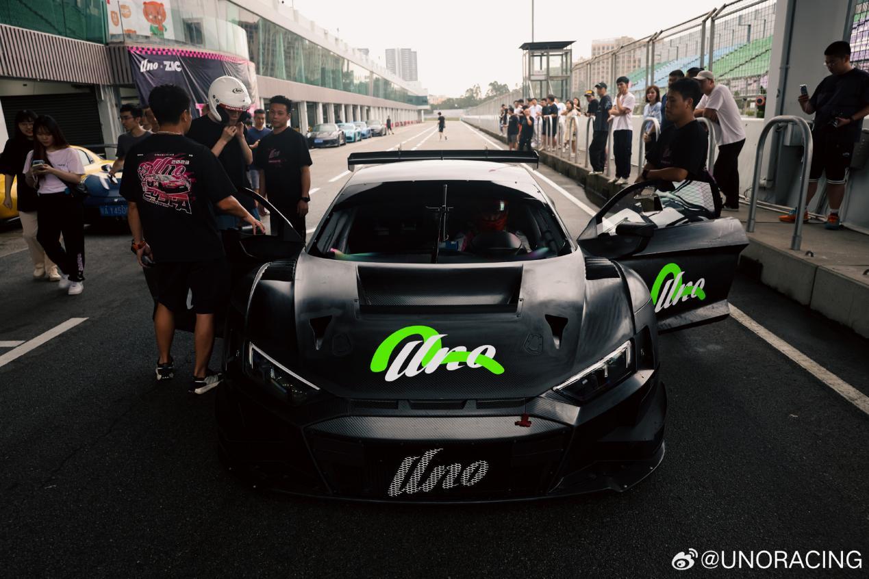 王一博开奥迪R8 GT3下赛道练车，未来将登陆GT3赛事_易车