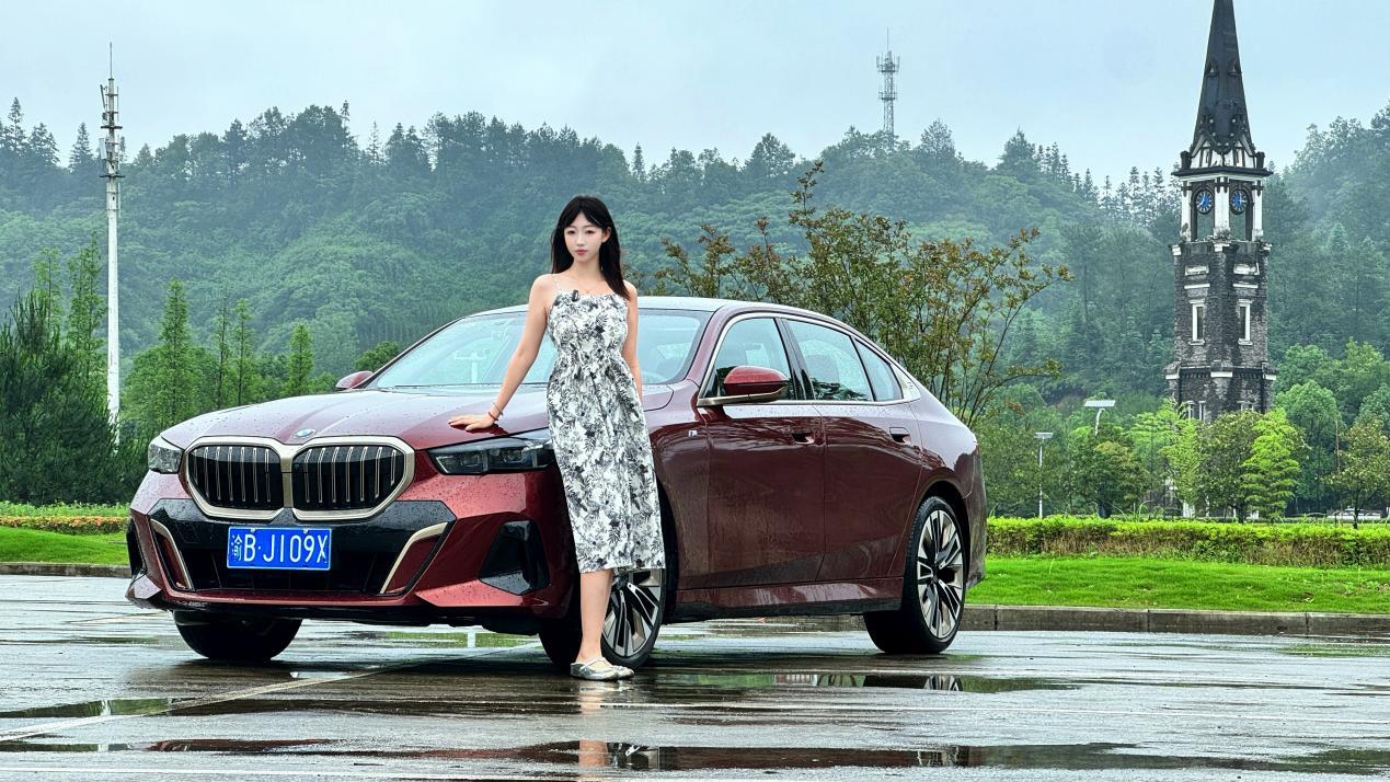 试驾BMW 5系：百年操控“经验之谈”，都在这台车里