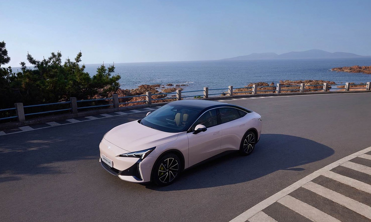 The car stopped on the road.Description has been automatically generated.