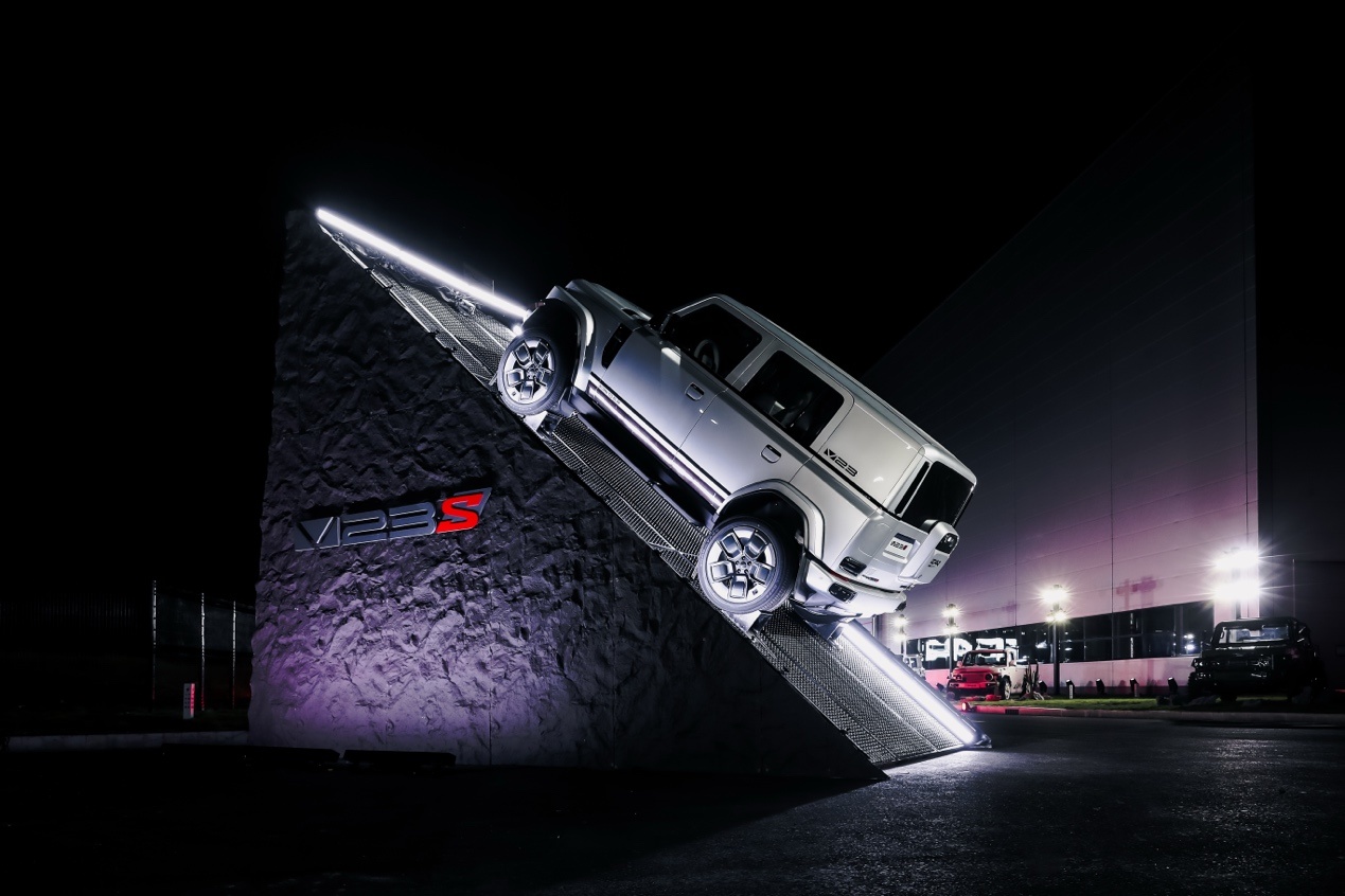 iCAR全新超级V23及赛博版上市，12.28万起