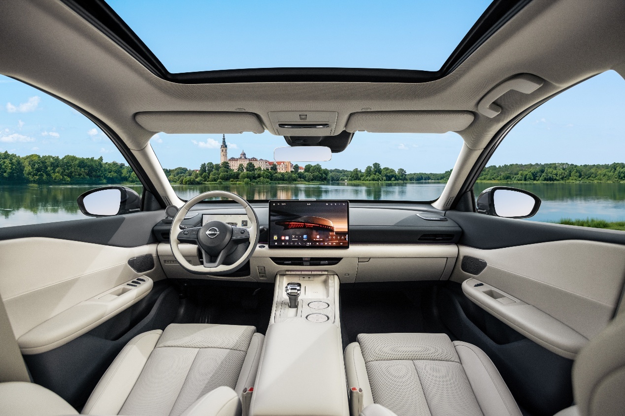 东风日产推出全球首款鸿蒙座舱燃油车，新款天籁内饰正式发布