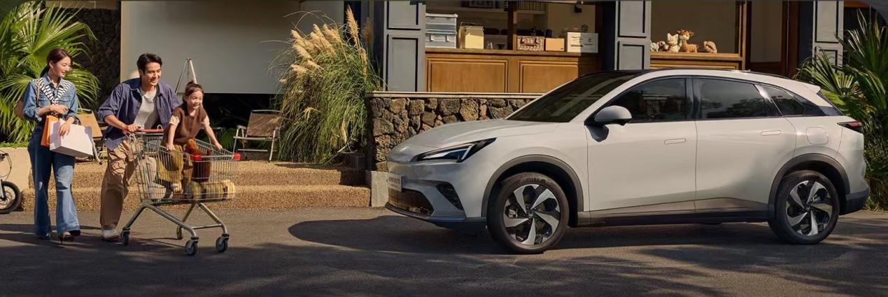 智能座舱技术比拼：比亚迪海狮06与全新极狐T5谁更优？