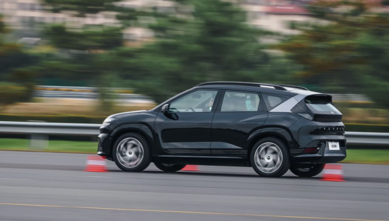 于研发腹地鉴未来序章烟台试驾北京现代E0