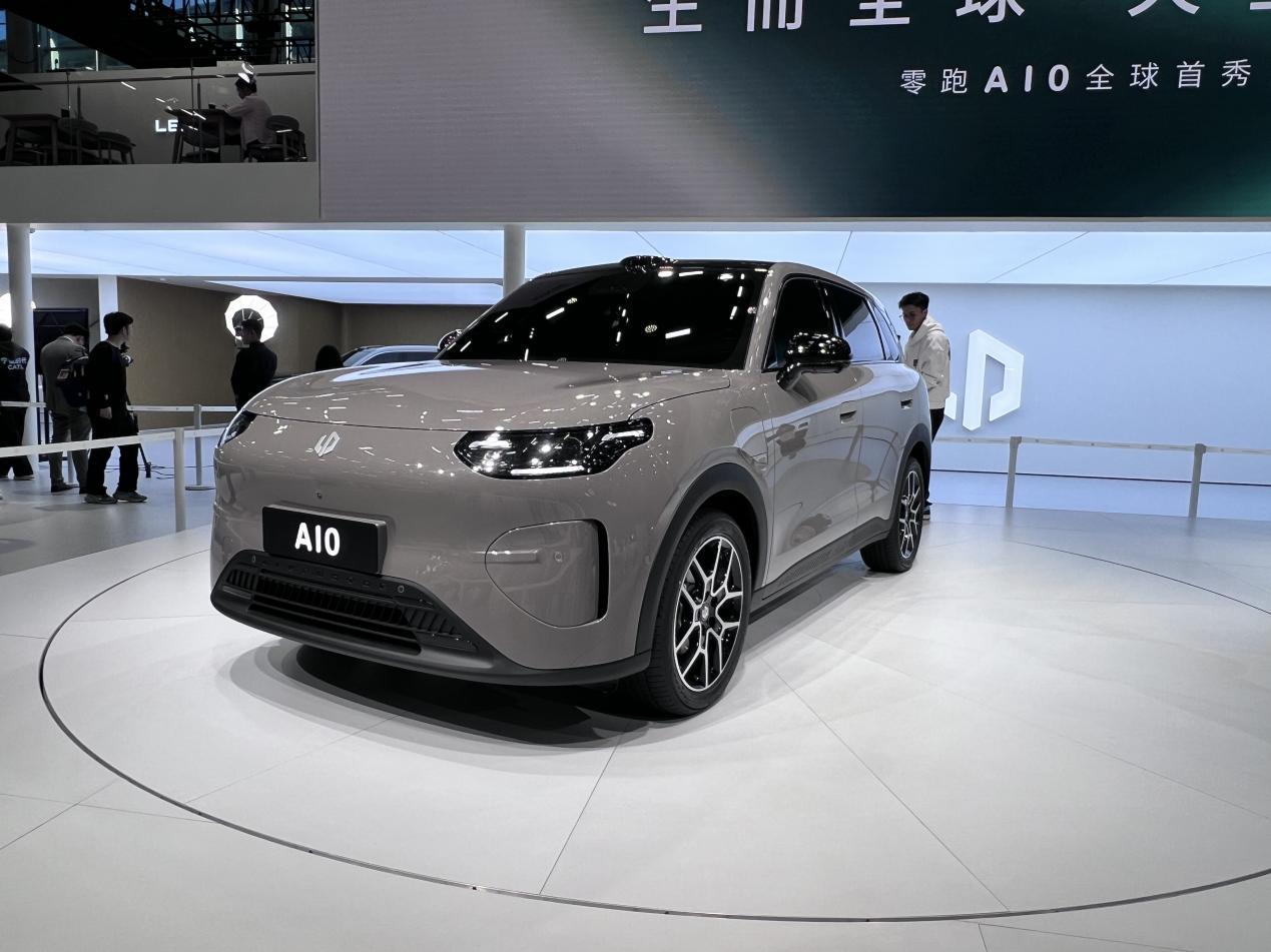 2025广州车展｜10万级SUV迎来玩物，零跑A10首秀