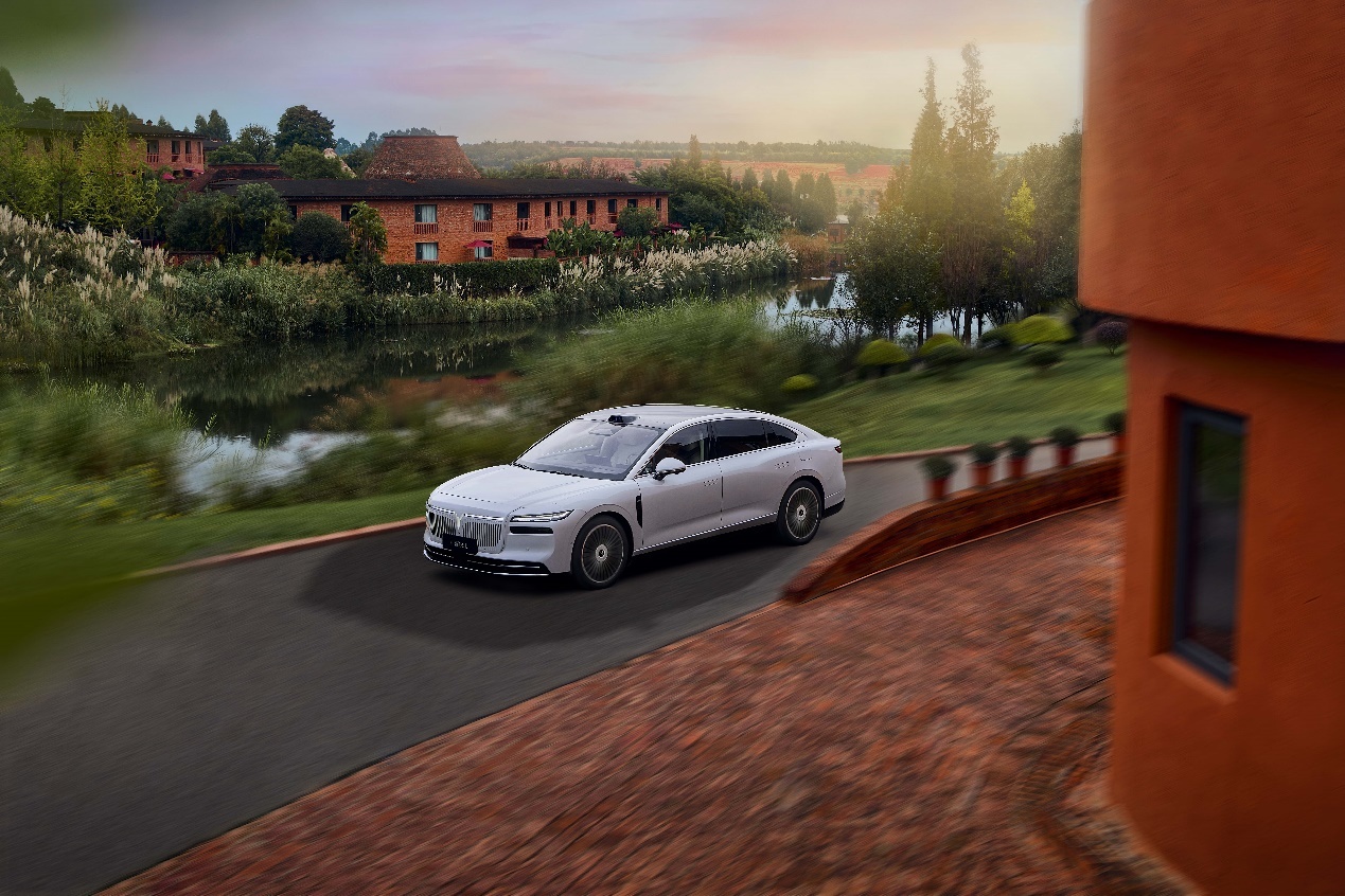 从追赶到定义:岚图连续增长势能,追光L正式上市