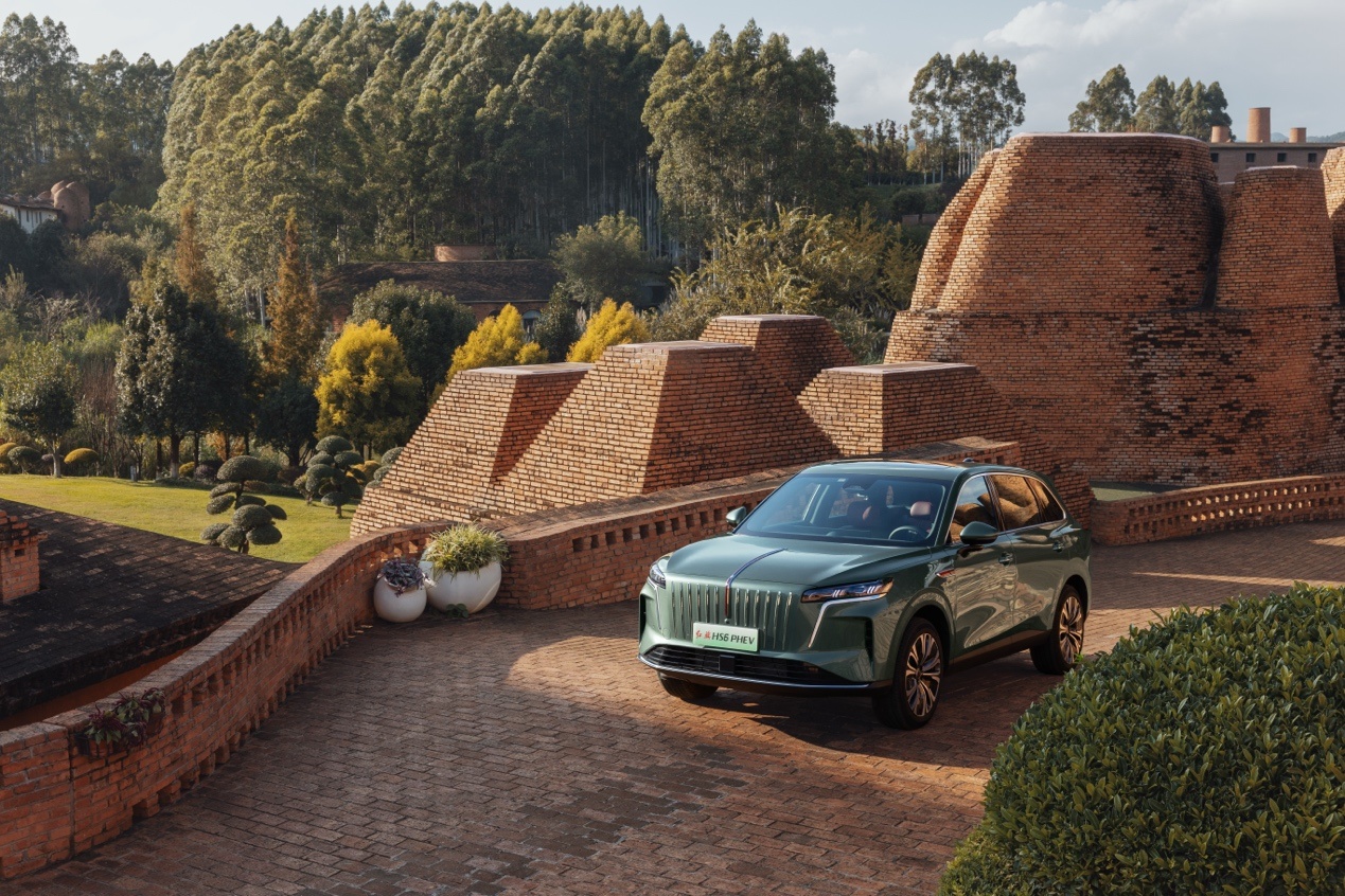 红旗HS6 PHEV正式上市,17.88万起售