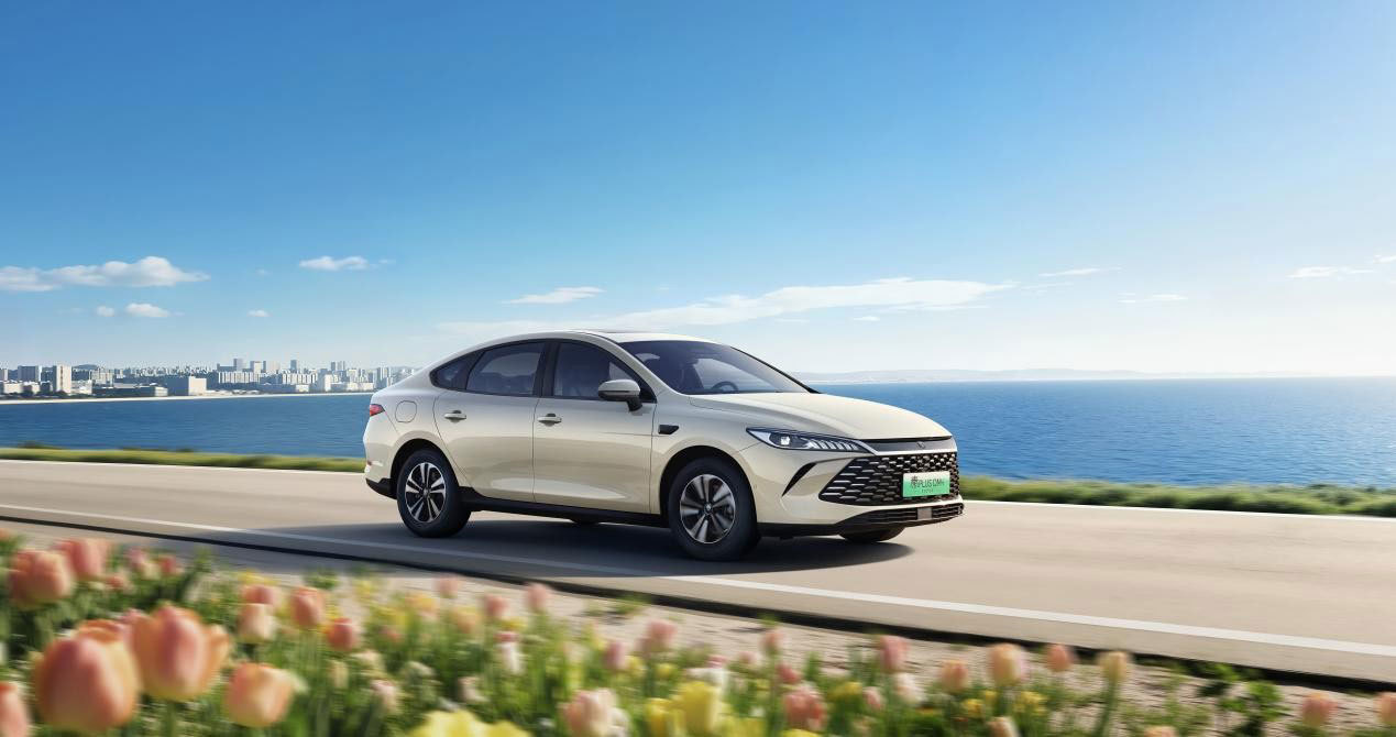 纯电续航破200公里 比亚迪三款新车齐发 家庭出行再升级