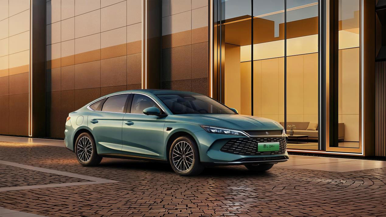 纯电续航破200公里 比亚迪三款新车齐发 家庭出行再升级