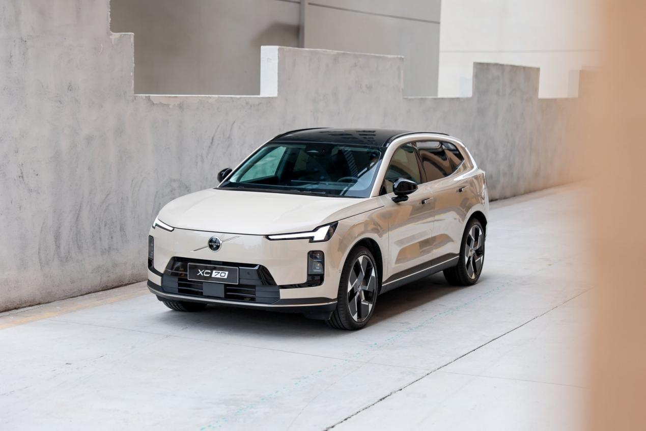 超混与轻混之争，沃尔沃全新XC70相较全新奥迪Q5L