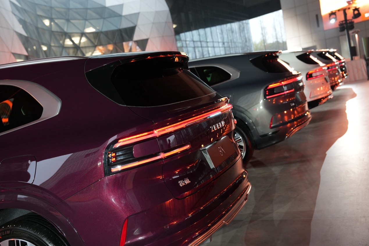 价格香吗？极氪8X预售37.68万元起，2.0T插混动力