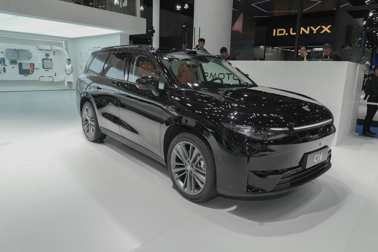 东风eπ008极光红发布,007闪现版与改装纳米01亮相