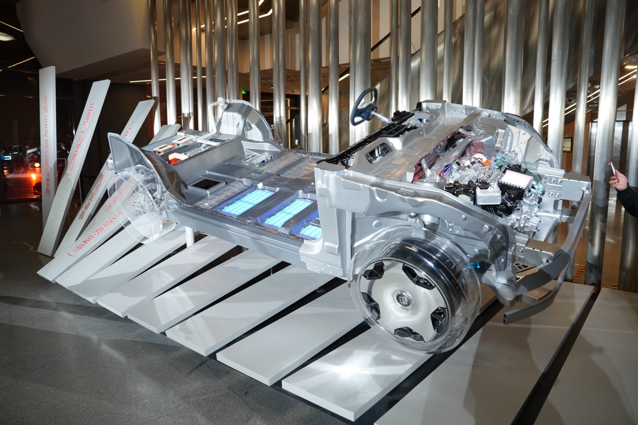 价格香吗？极氪8X预售37.68万元起，2.0T插混动力