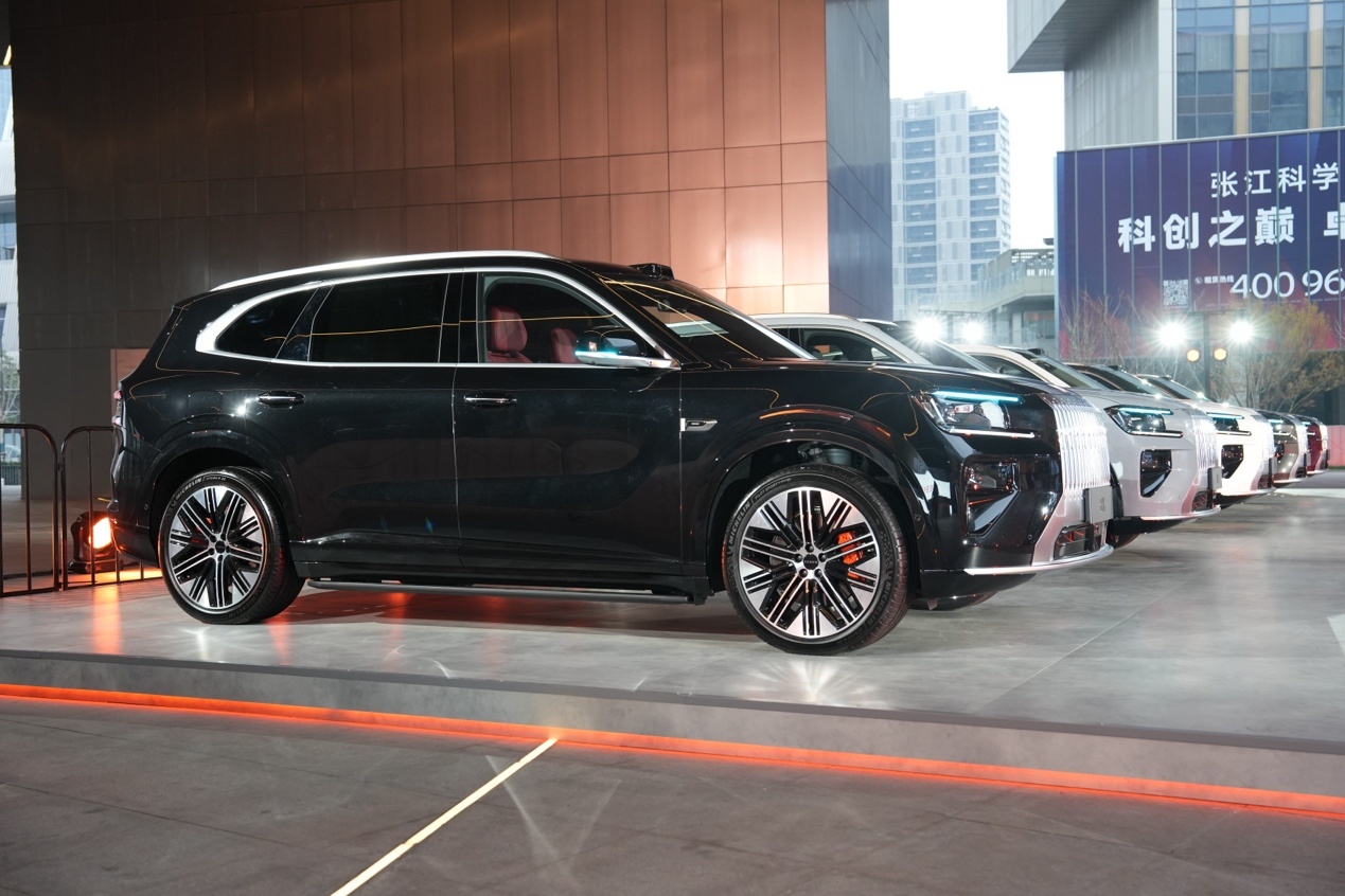 价格香吗？极氪8X预售37.68万元起，2.0T插混动力